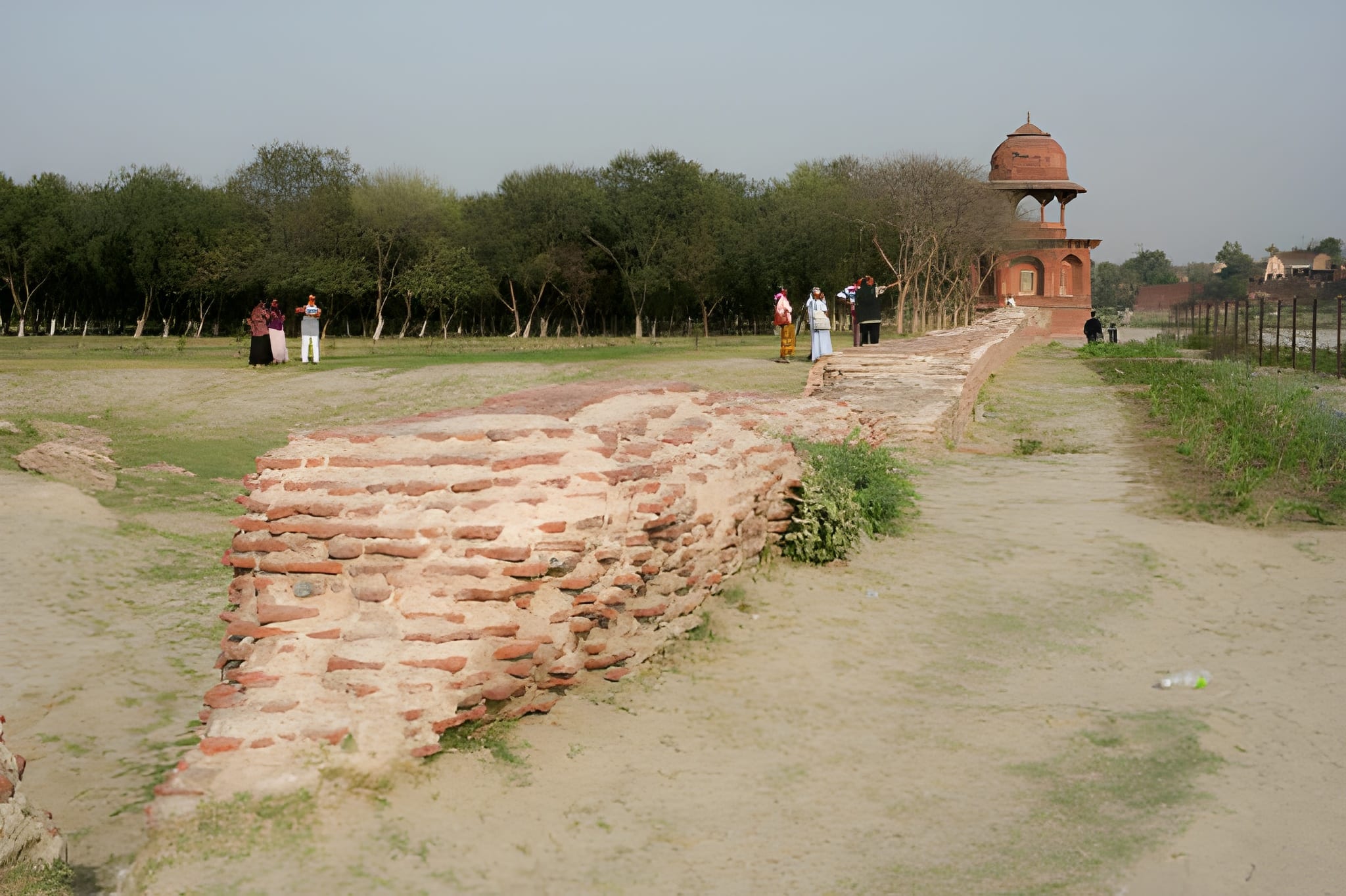 Ruins at Mehtab Bagh