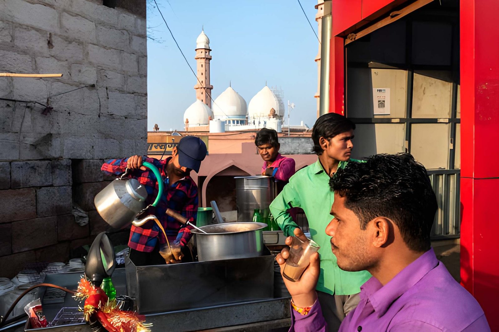 Taj Mahal Supports Local Businesses in Agra